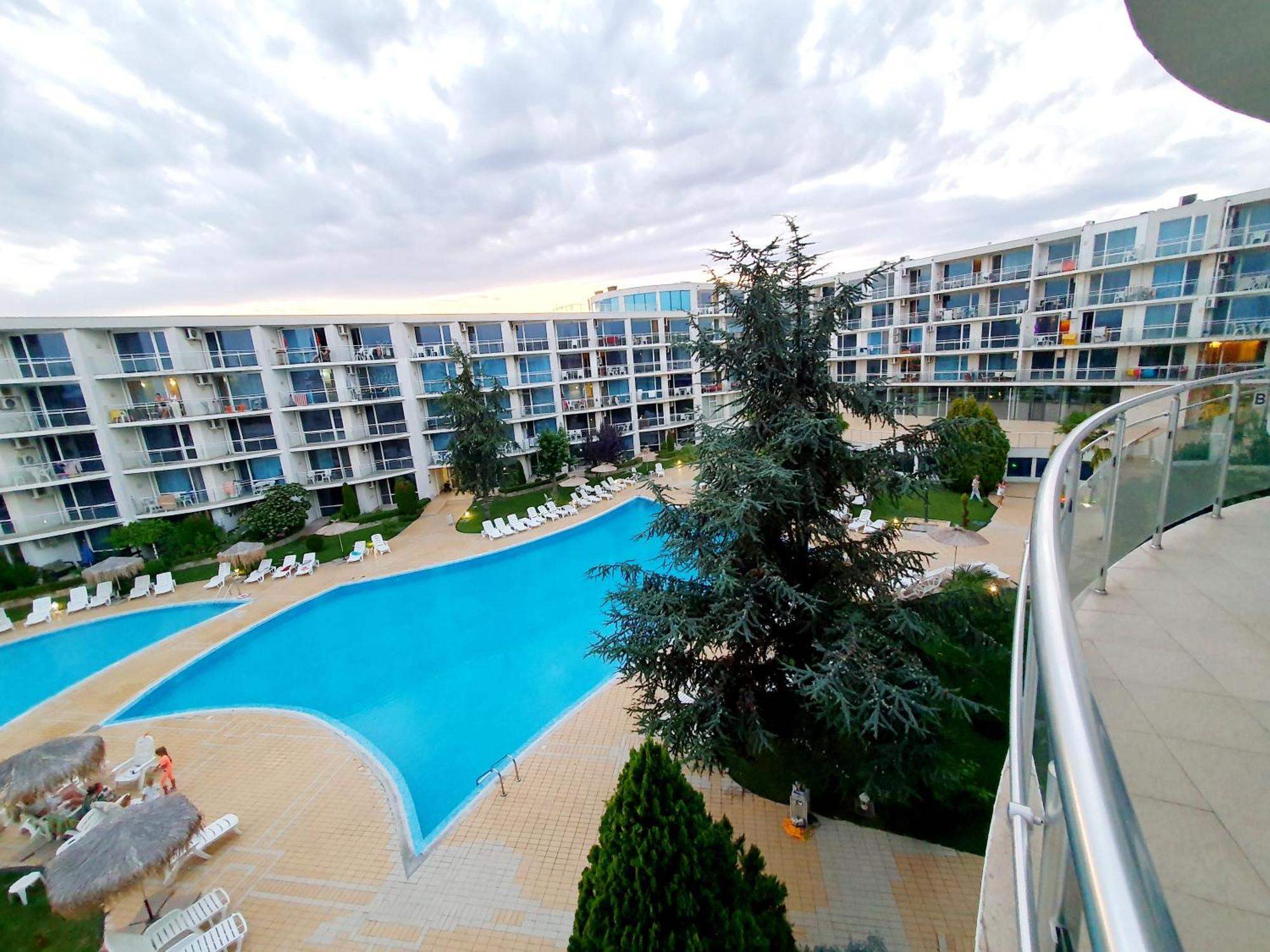 Elena'S Lux Aparthotel - Town & Sea View - Atlantis Spa Sarafovo Buitenkant foto
