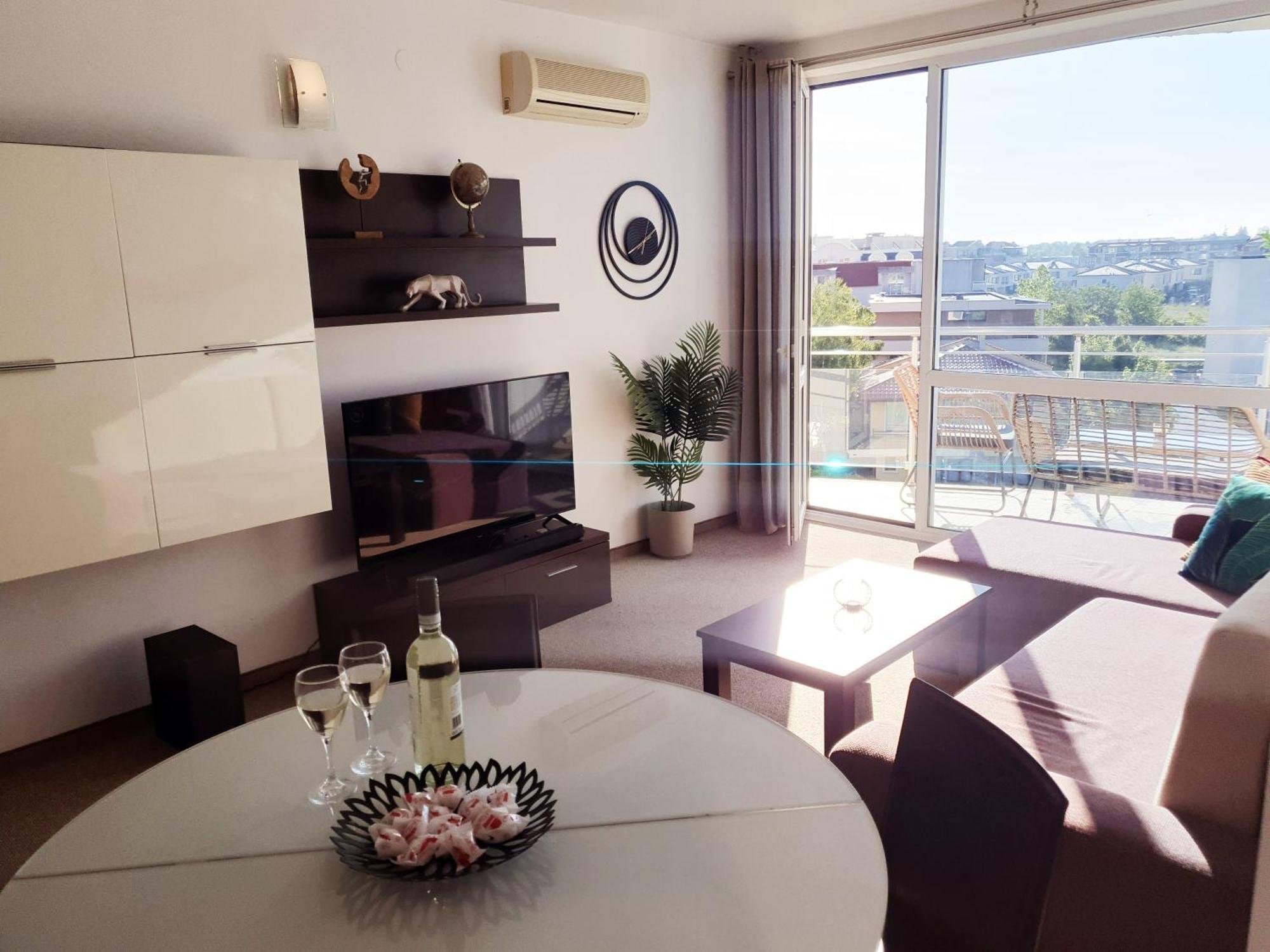 Elena'S Lux Aparthotel - Town & Sea View - Atlantis Spa Sarafovo Buitenkant foto